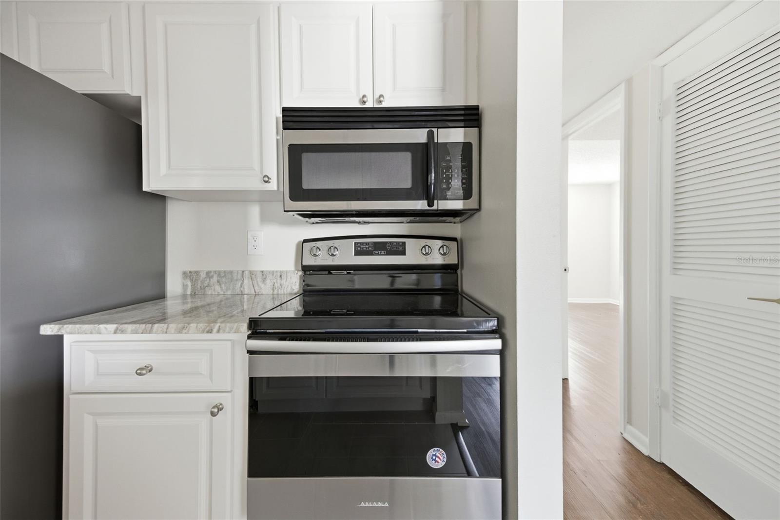 Image 3 of 23 For 3102 Horatio Street 12