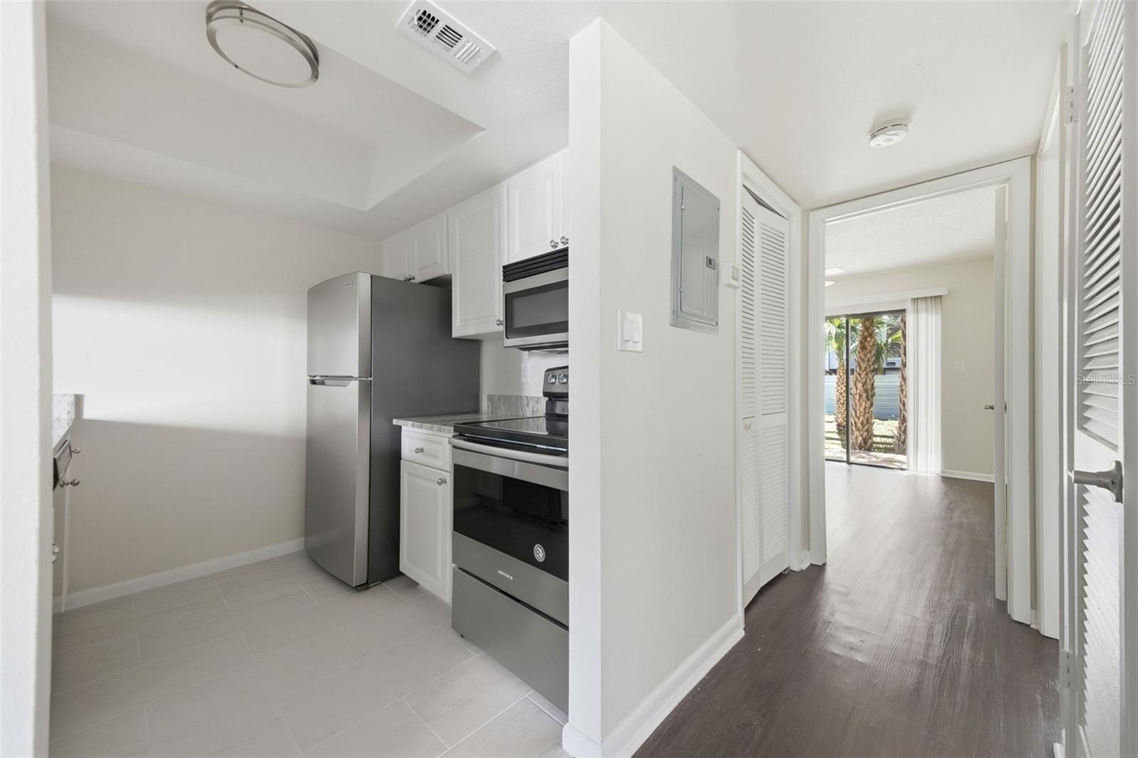 Image 4 of 23 For 3102 Horatio Street 12