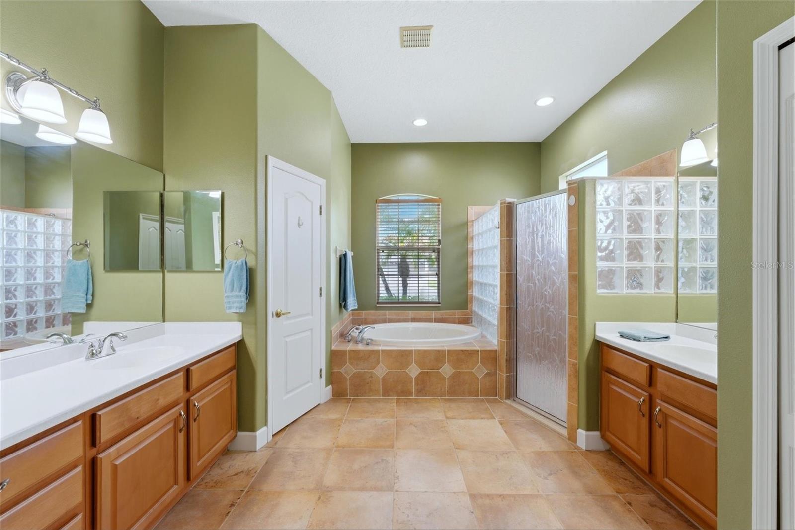 Image 22 of 46 For 6145 46th Lane E