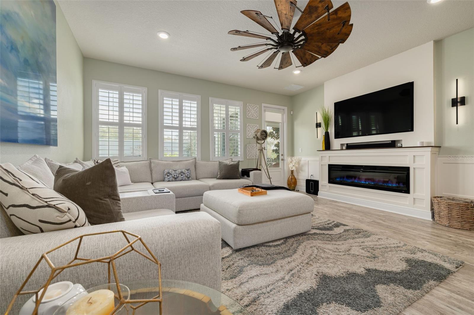 Image 4 of 36 For 593 Ozona Village Drive