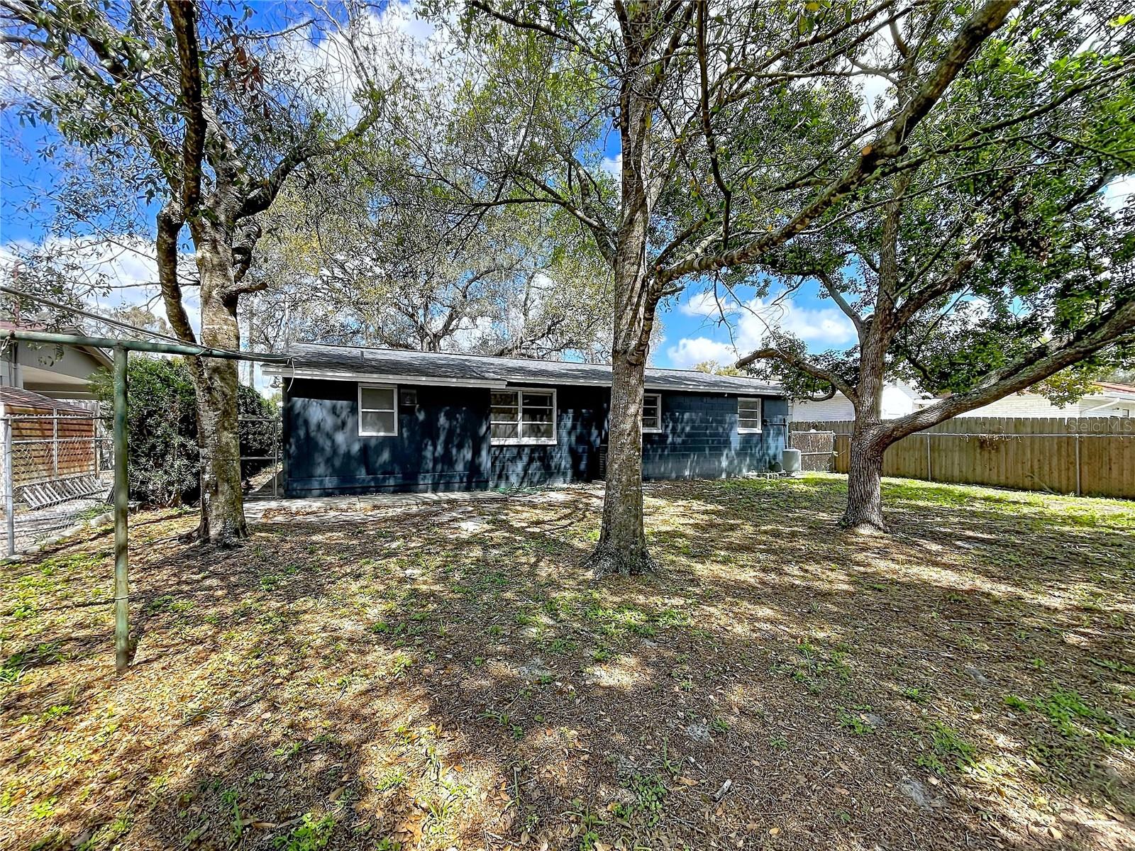 Listing photo id 8 for 1415 Idlewild Avenue