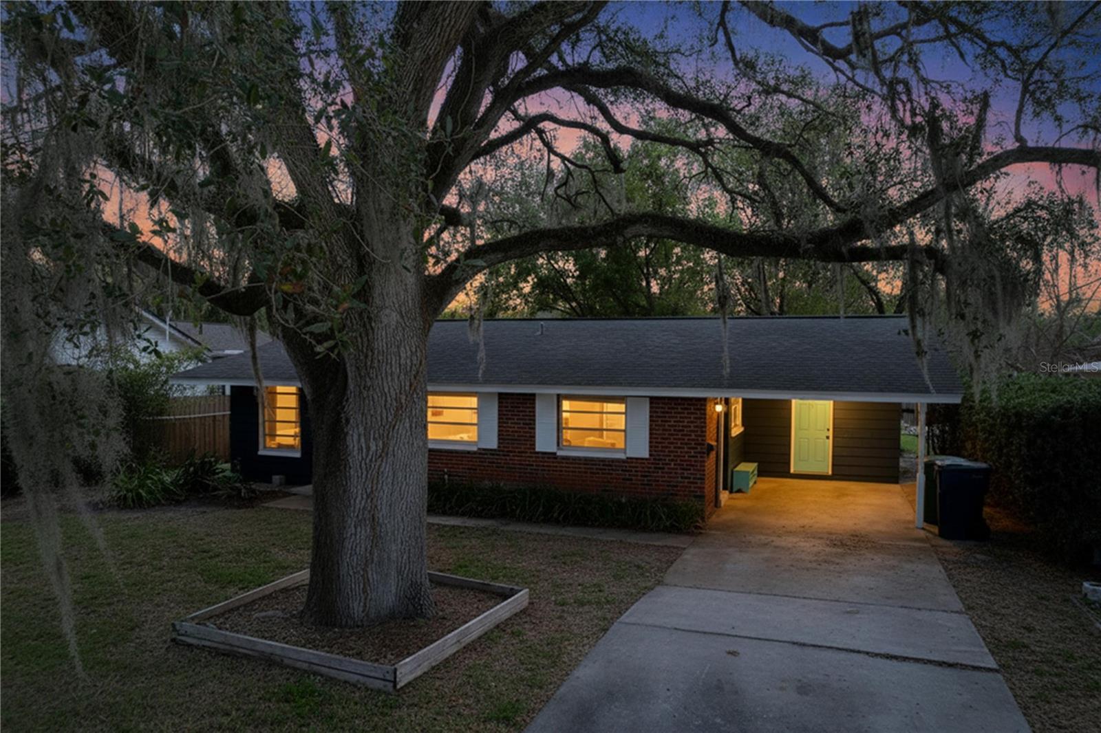 Listing photo id 0 for 1415 Idlewild Avenue