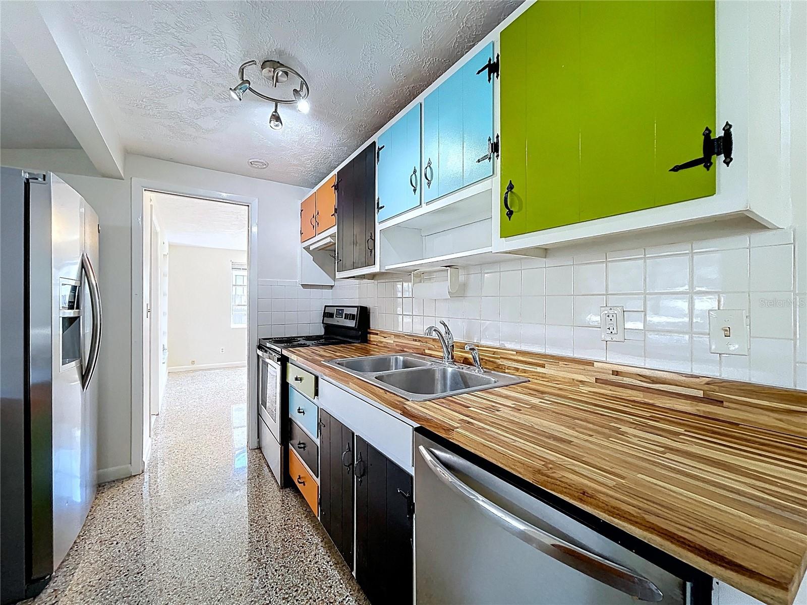 Listing photo id 20 for 1415 Idlewild Avenue