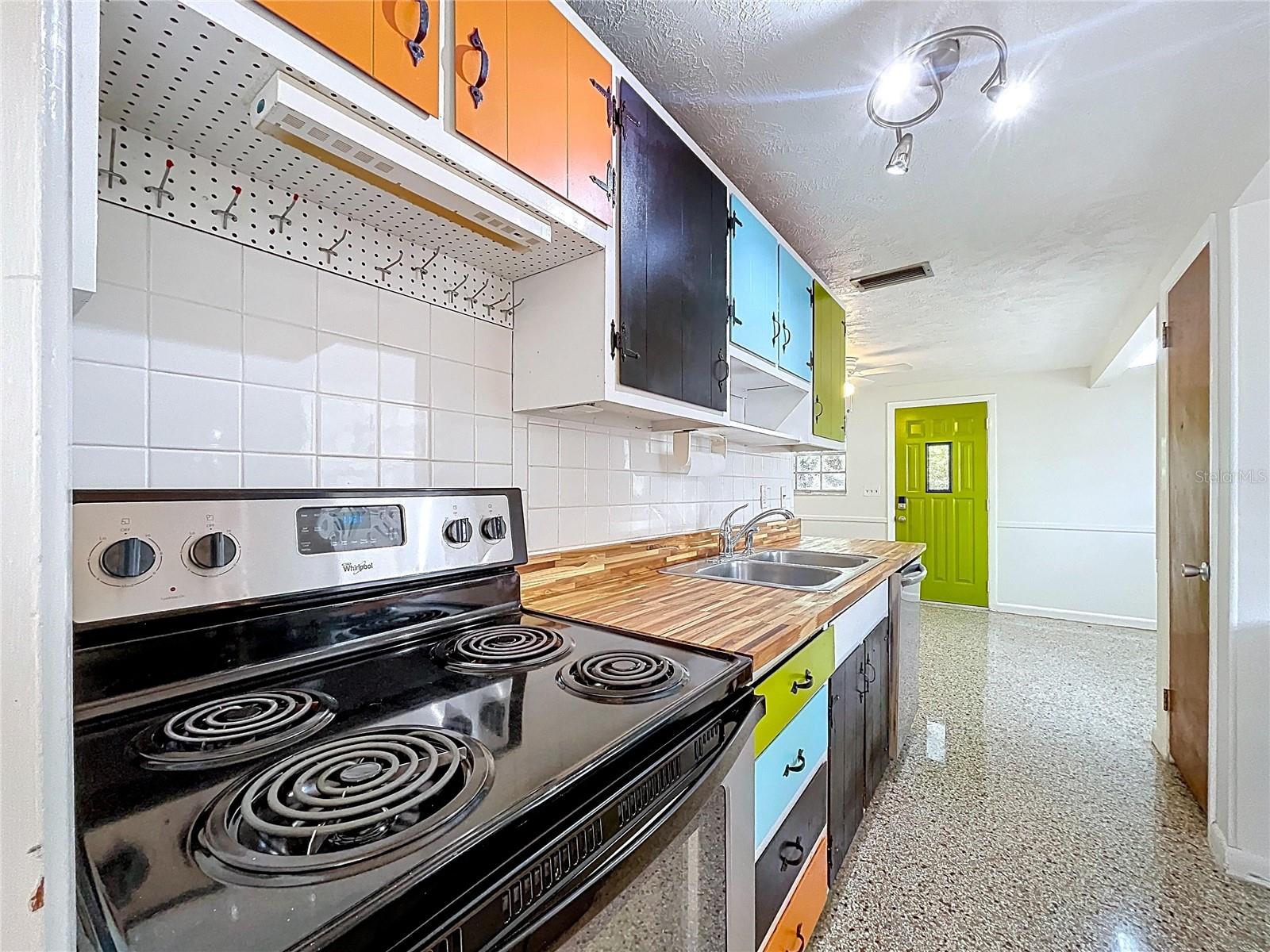 Listing photo id 21 for 1415 Idlewild Avenue