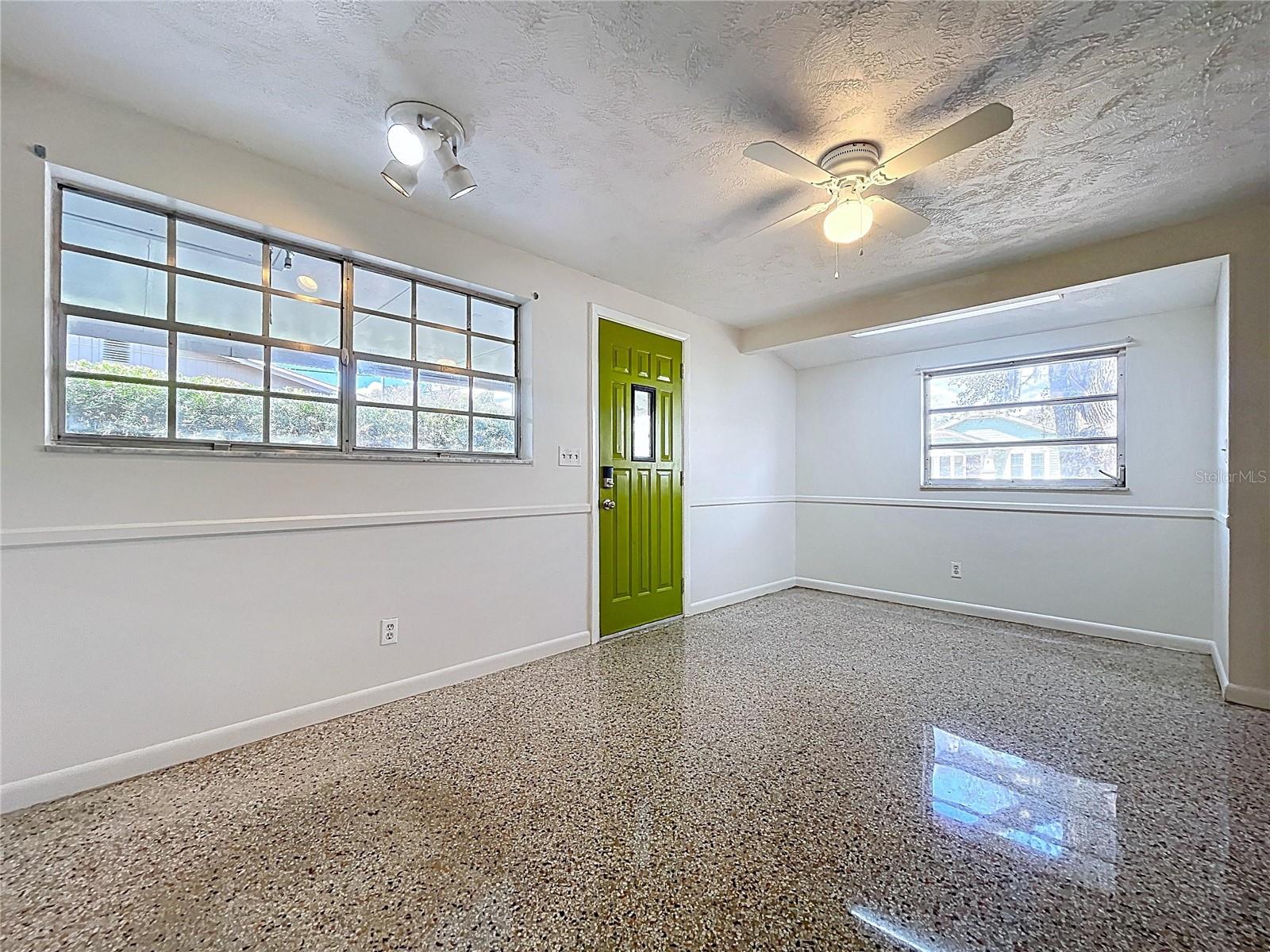 Listing photo id 25 for 1415 Idlewild Avenue