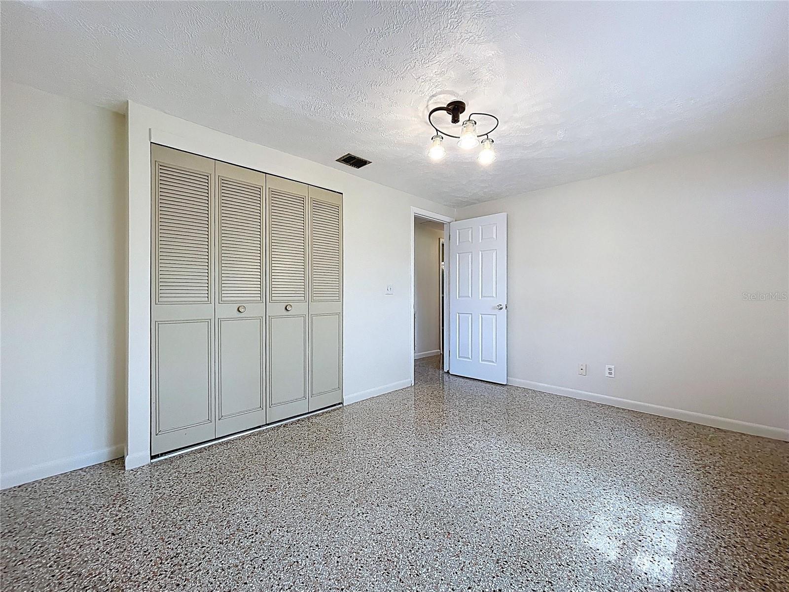 Listing photo id 28 for 1415 Idlewild Avenue