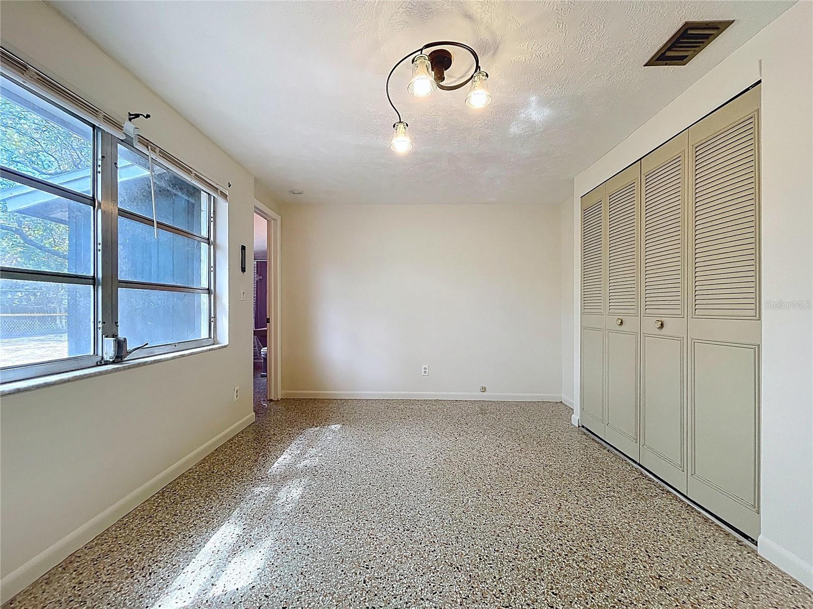 Listing photo id 29 for 1415 Idlewild Avenue