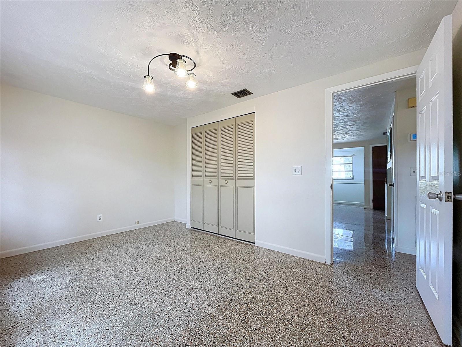 Listing photo id 30 for 1415 Idlewild Avenue