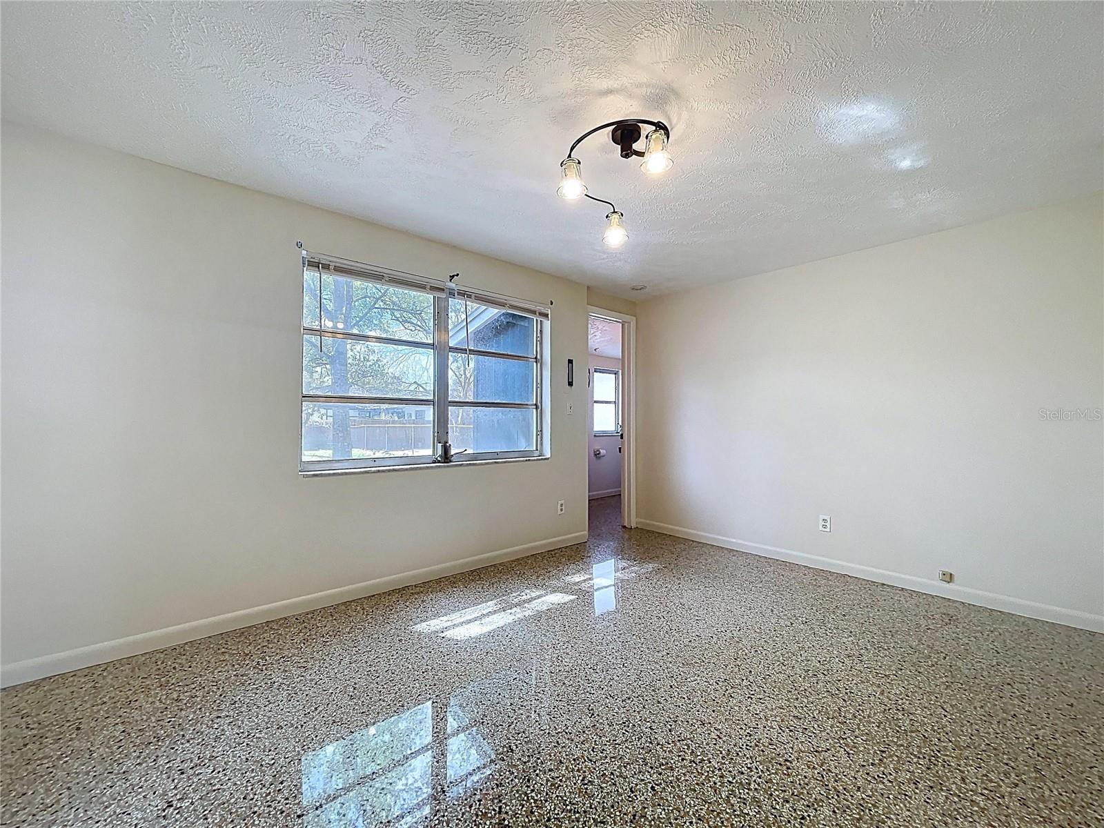 Listing photo id 31 for 1415 Idlewild Avenue