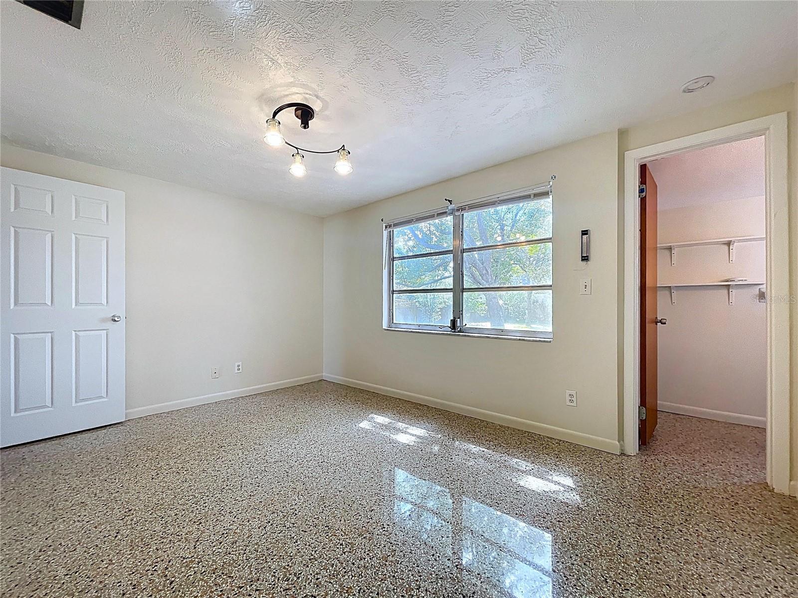 Listing photo id 32 for 1415 Idlewild Avenue