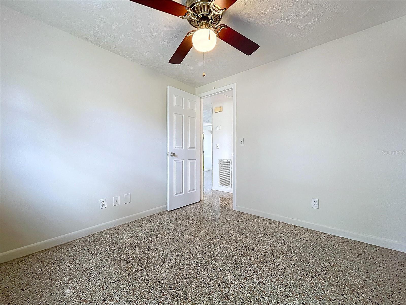 Listing photo id 36 for 1415 Idlewild Avenue