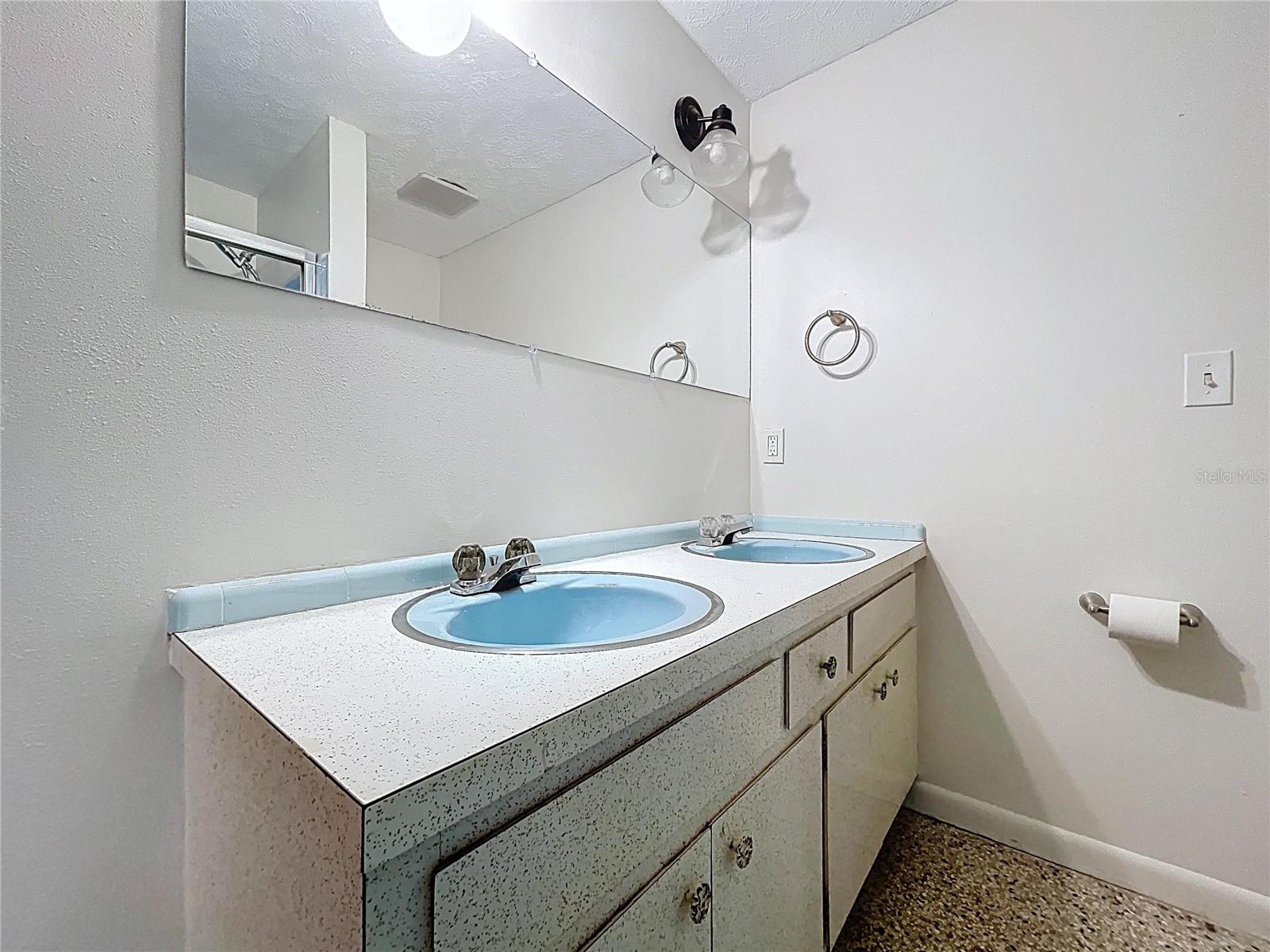 Listing photo id 40 for 1415 Idlewild Avenue