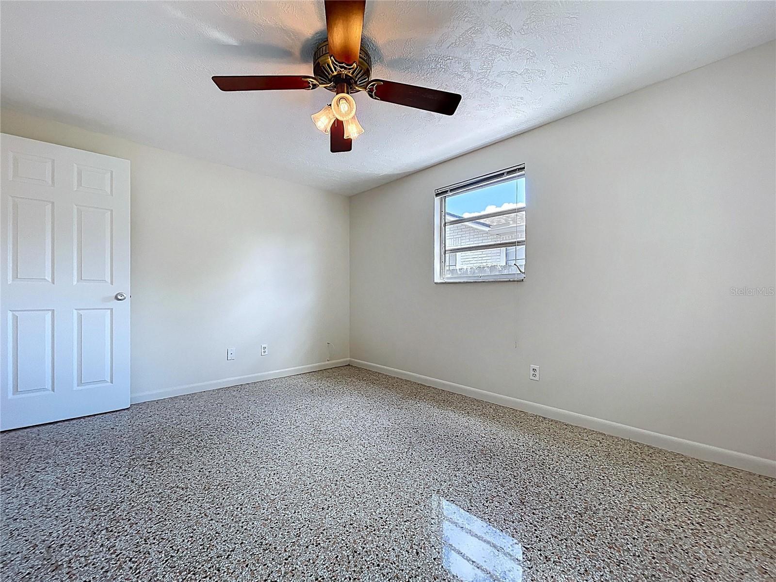 Listing photo id 48 for 1415 Idlewild Avenue