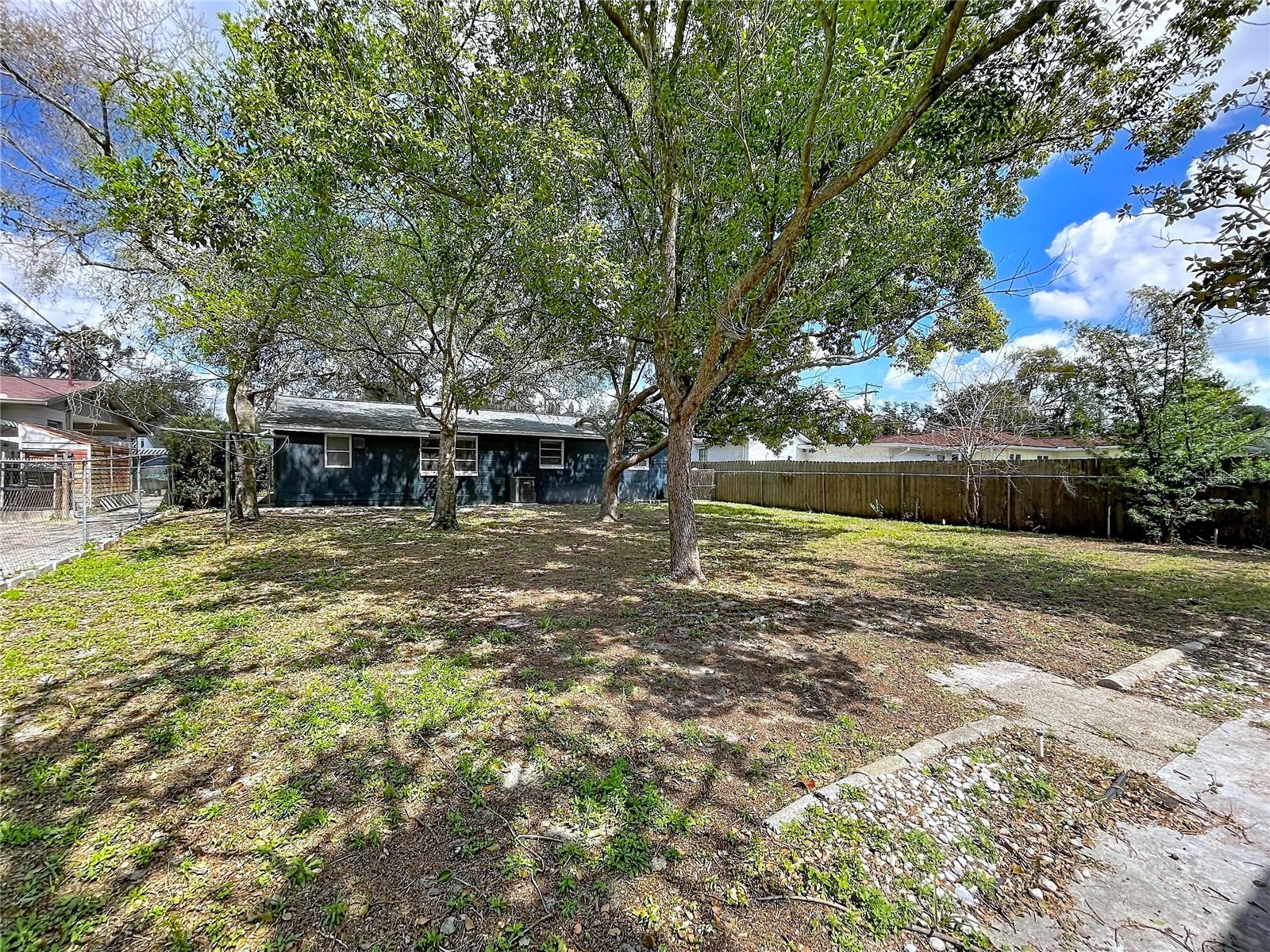 Listing photo id 49 for 1415 Idlewild Avenue