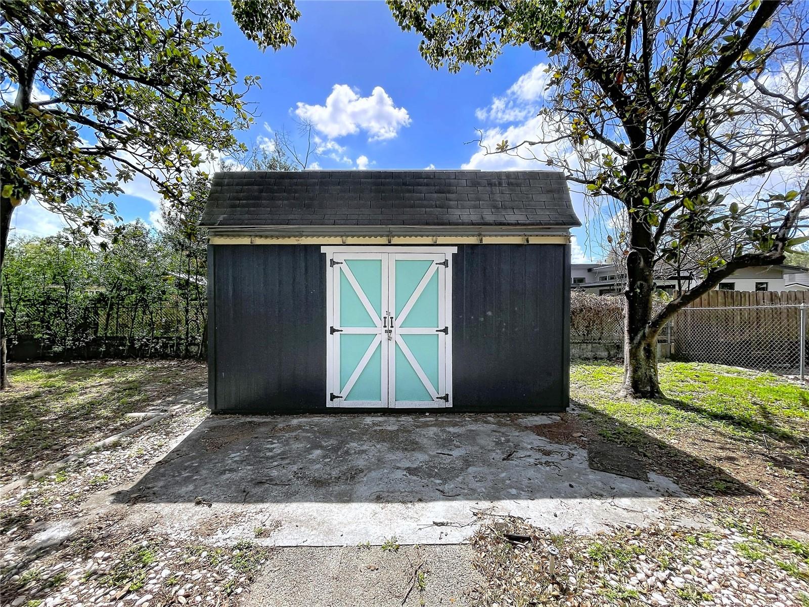 Listing photo id 50 for 1415 Idlewild Avenue