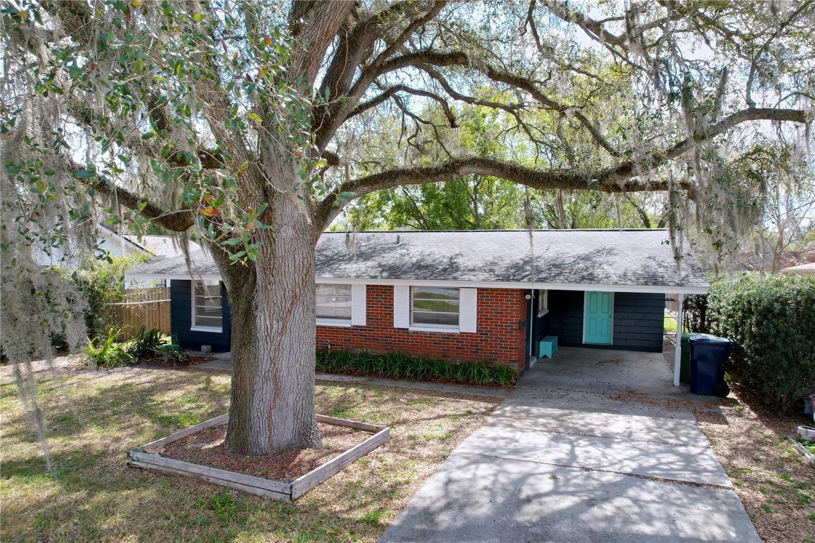 Listing photo id 54 for 1415 Idlewild Avenue