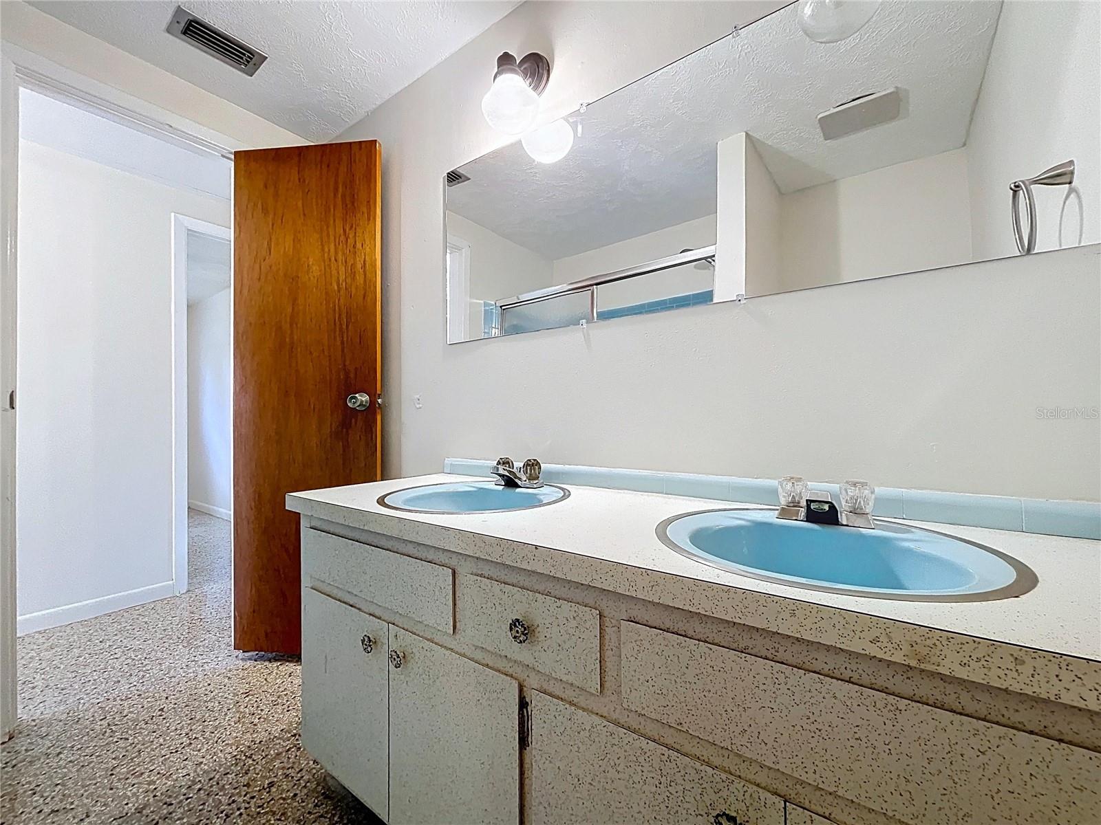 Listing photo id 5 for 1415 Idlewild Avenue