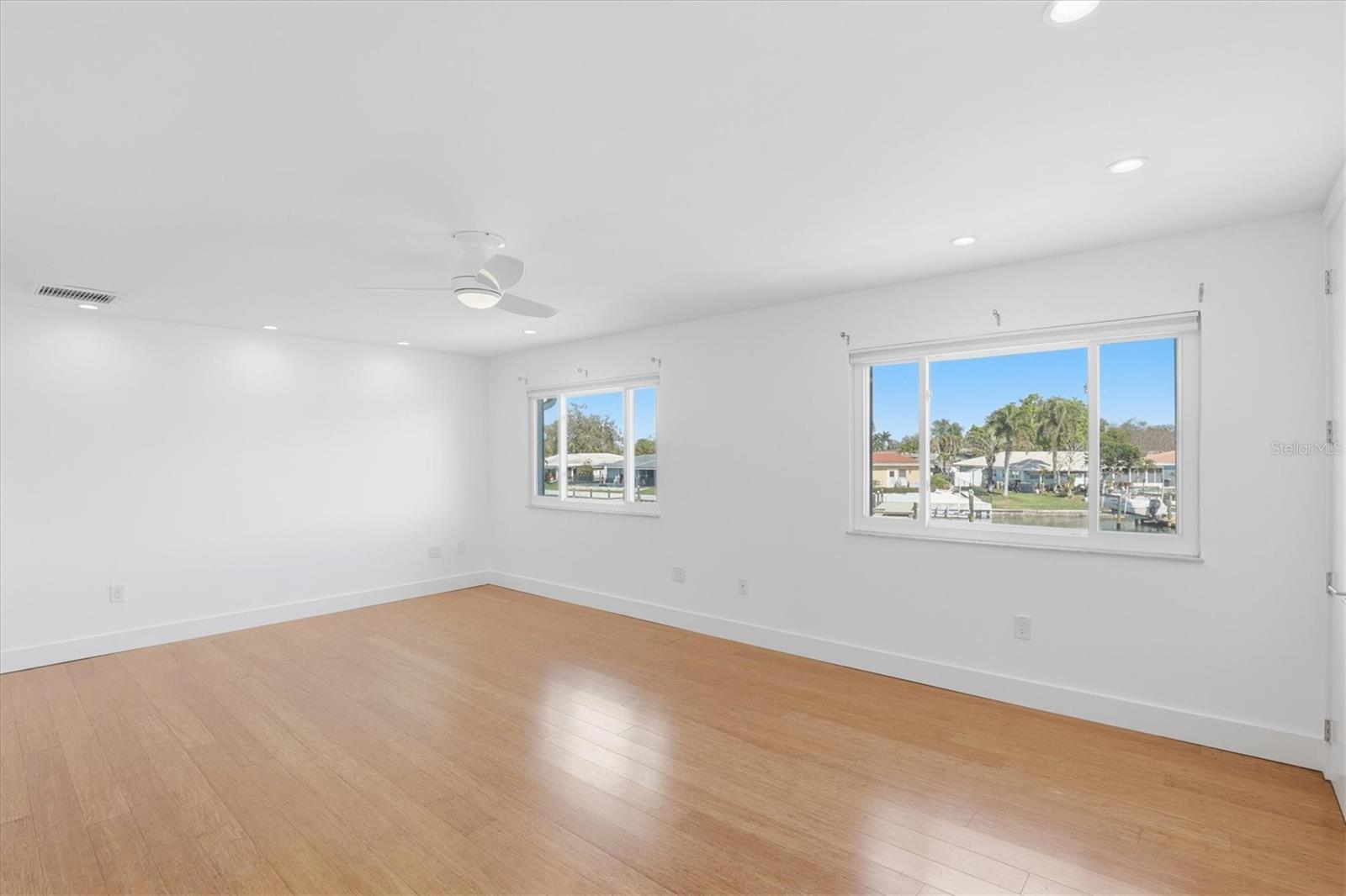 Image 34 of 83 For 6537 Cape Hatteras Way Ne 4