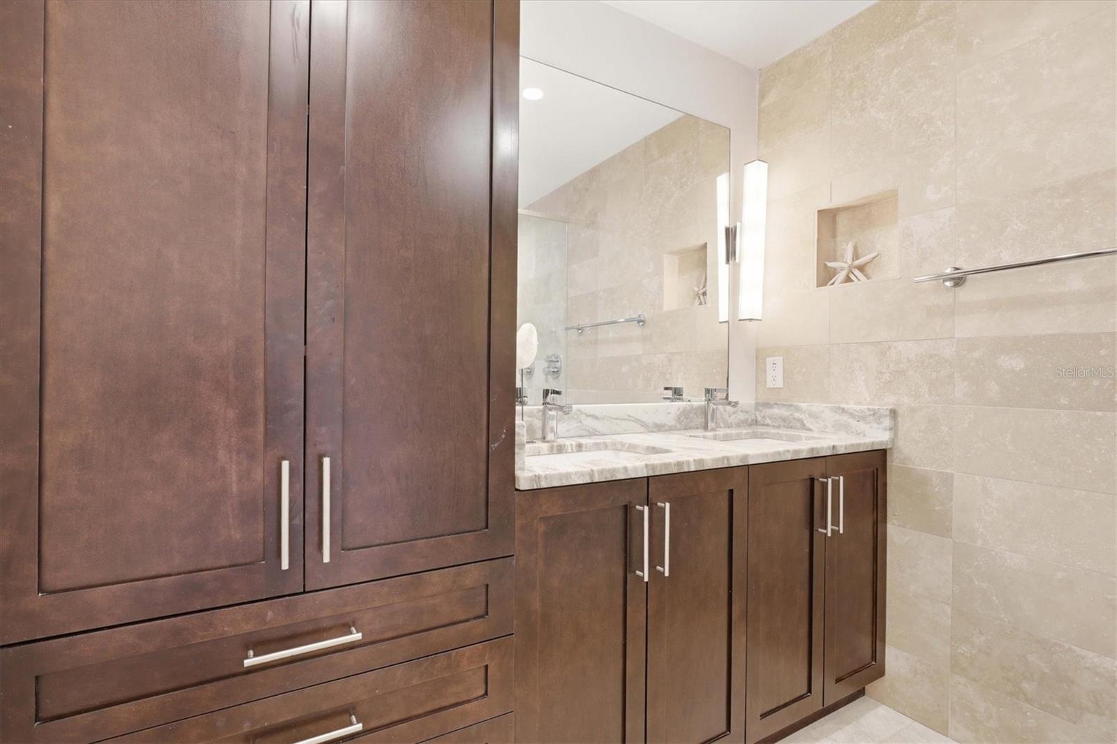 Image 38 of 83 For 6537 Cape Hatteras Way Ne 4