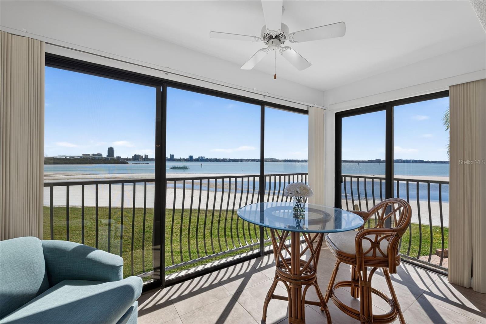 Image 5 of 49 For 865 Gulfview Boulevard 207