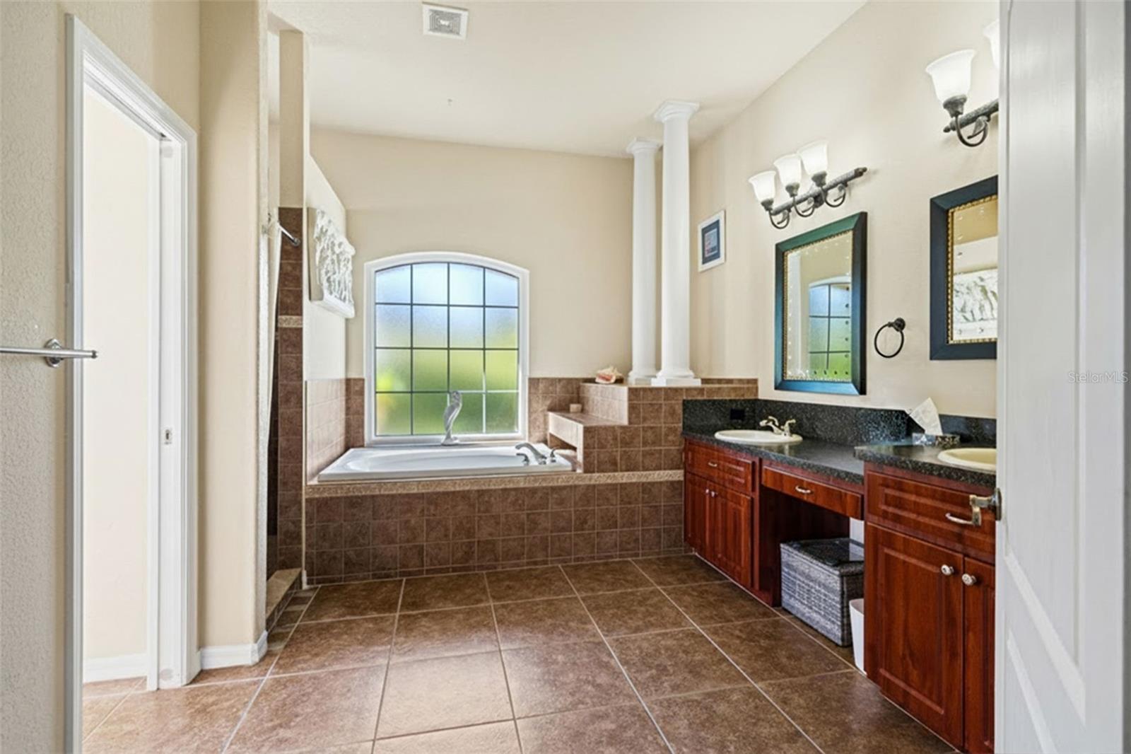 Image 24 of 61 For 10288 Ridge Top Loop