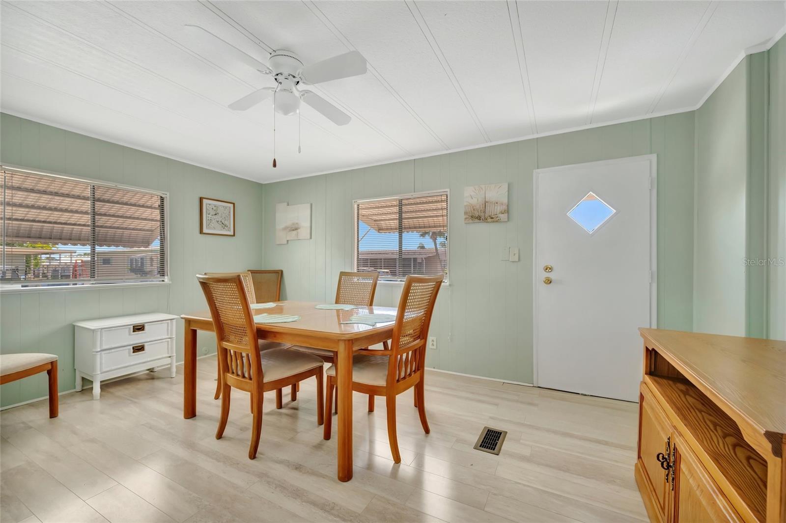 Image 12 of 39 For 110 Saint Lucia Loop