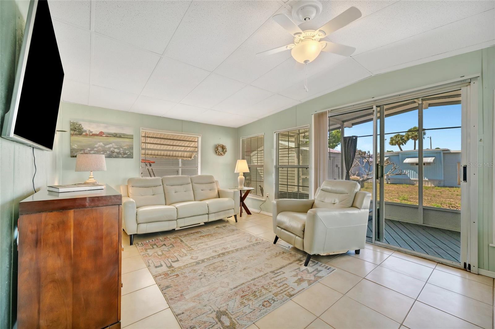 Image 21 of 39 For 110 Saint Lucia Loop