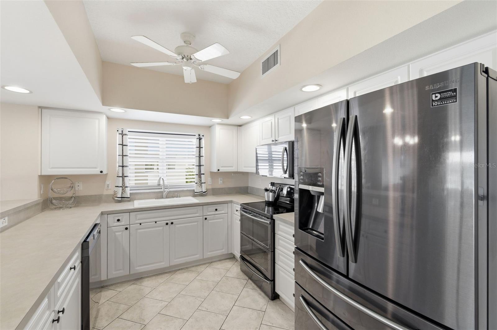 Image 12 of 47 For 1200 Country Club Drive 1206