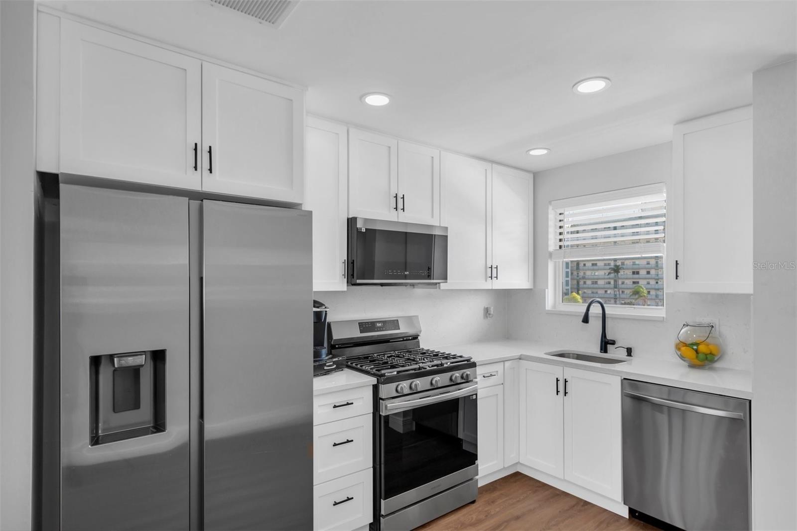 Image 13 of 36 For 6025 Shore Boulevard S 405