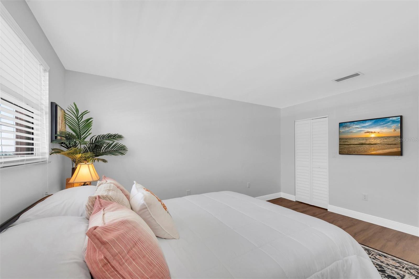 Image 17 of 36 For 6025 Shore Boulevard S 405