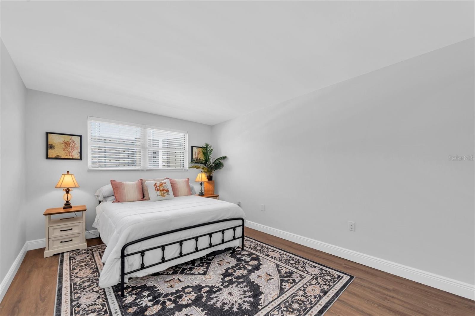 Image 18 of 36 For 6025 Shore Boulevard S 405