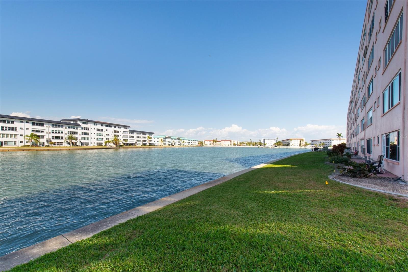 Image 26 of 36 For 6025 Shore Boulevard S 405