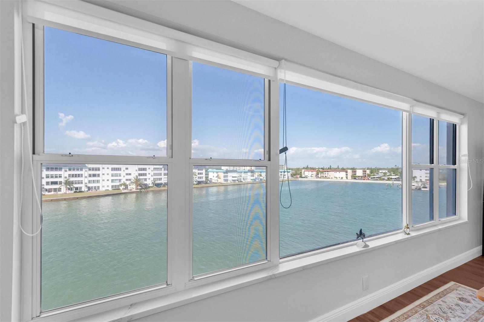 Image 3 of 36 For 6025 Shore Boulevard S 405