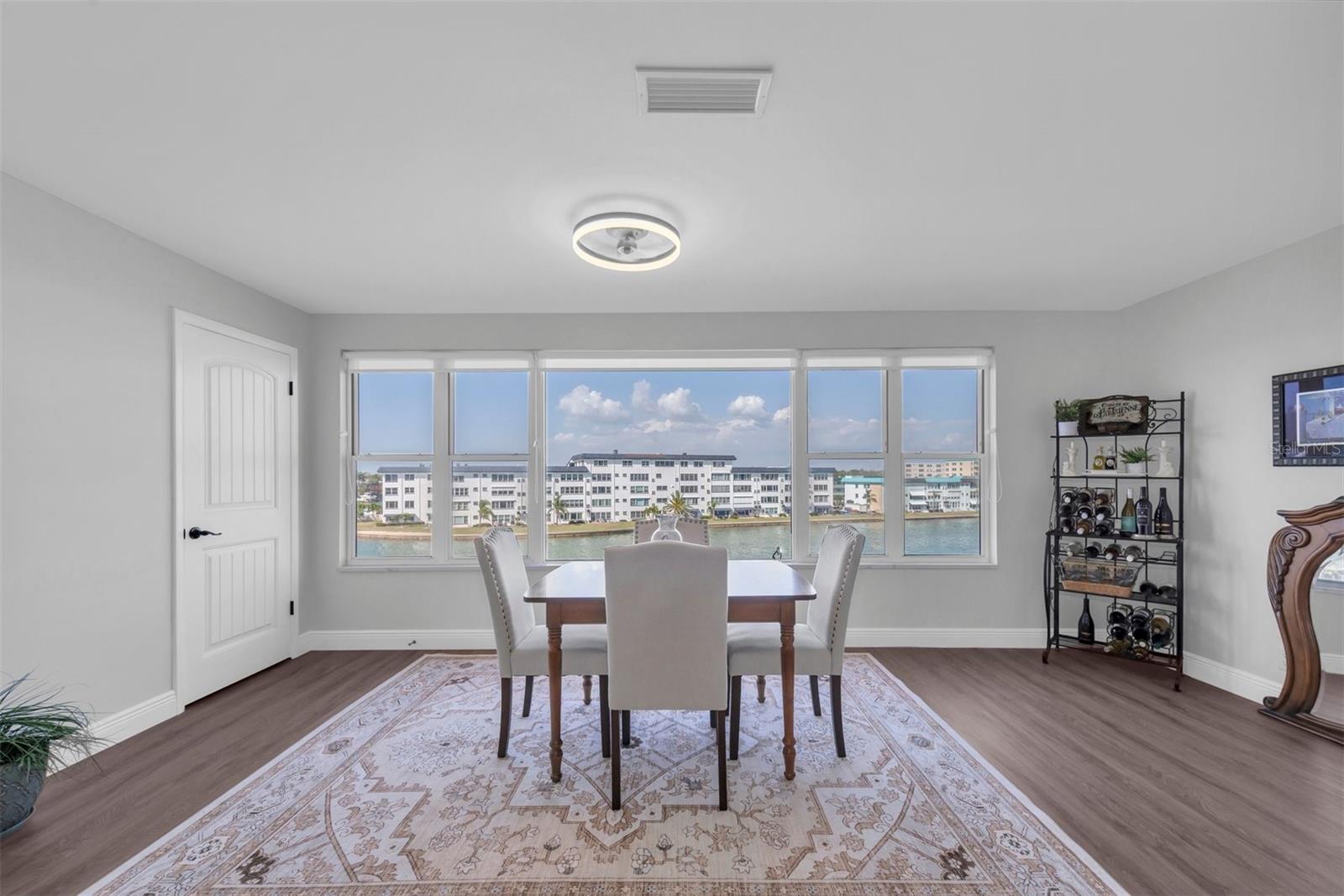 Image 5 of 36 For 6025 Shore Boulevard S 405