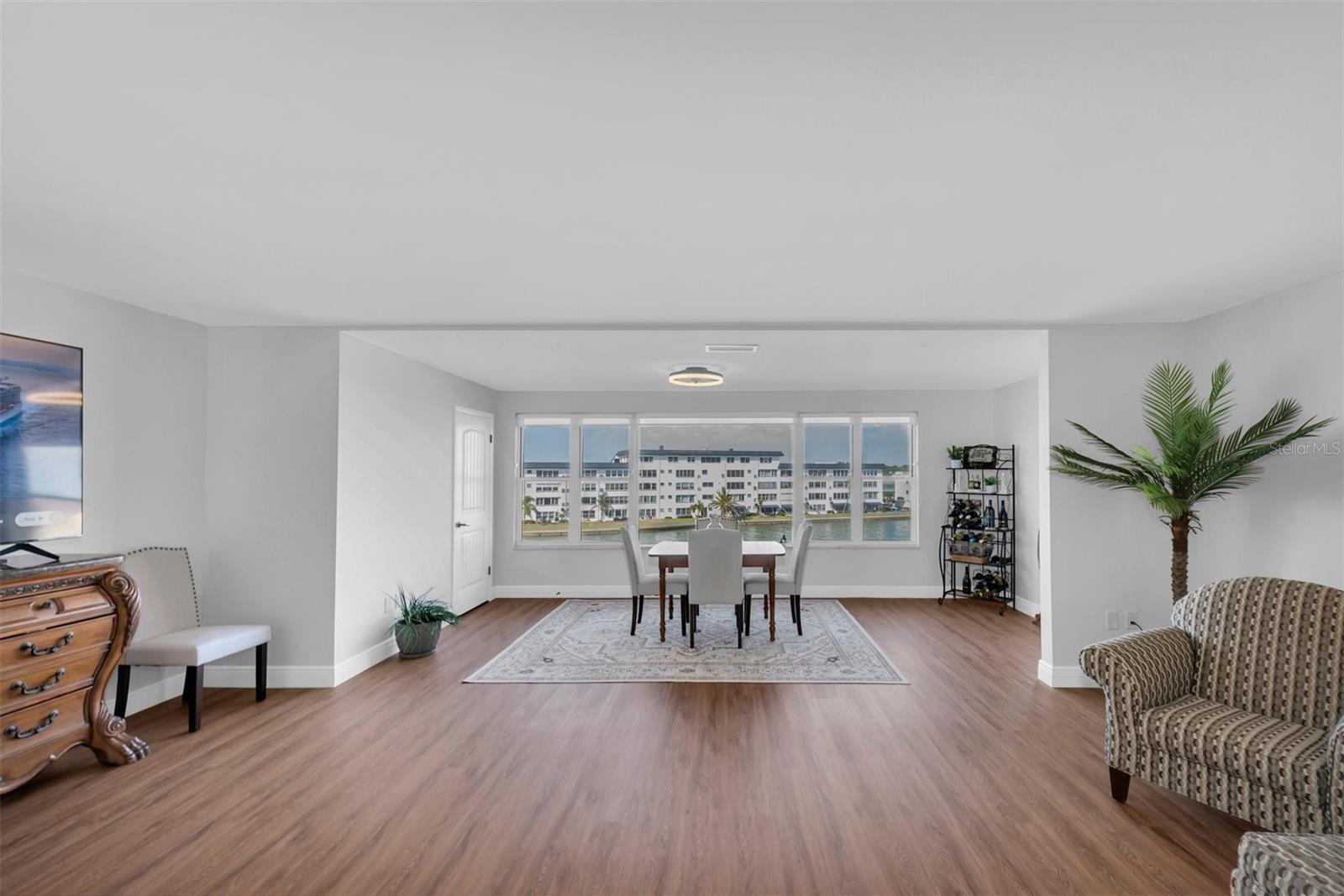 Image 6 of 36 For 6025 Shore Boulevard S 405