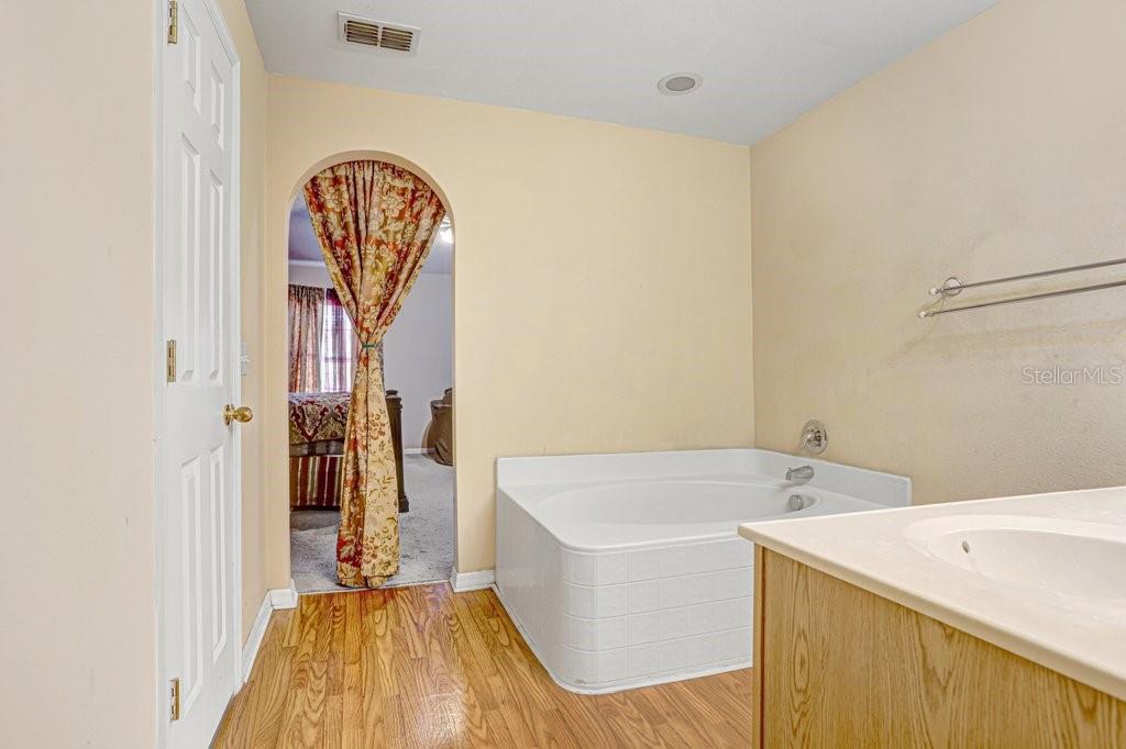 Image 14 of 24 For 10004 Creek Bluff Drive