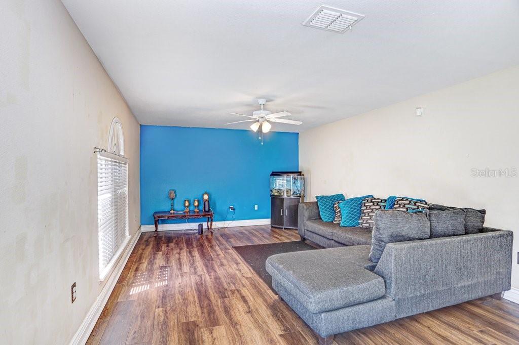 Image 4 of 24 For 10004 Creek Bluff Drive