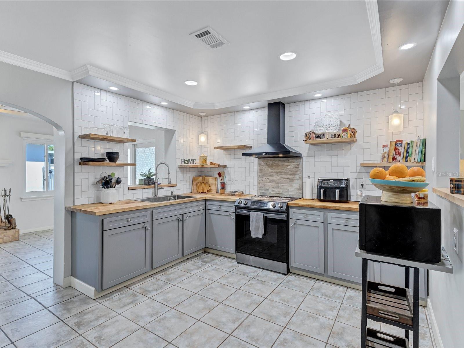 Image 6 of 59 For 4451 14th Avenue N