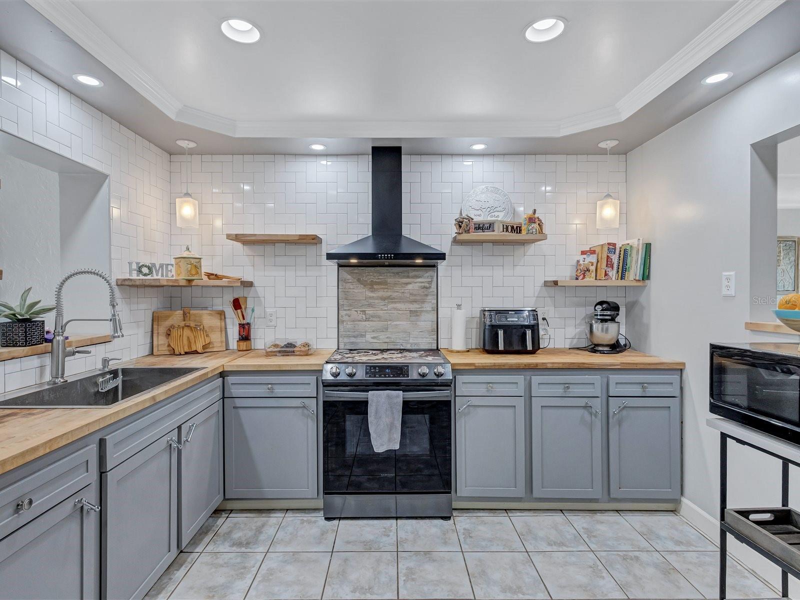 Image 7 of 59 For 4451 14th Avenue N