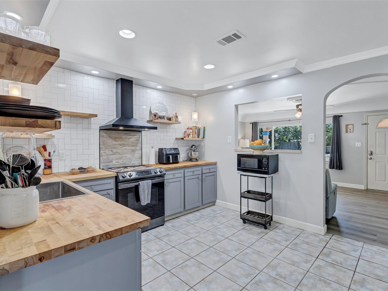 Image 8 of 59 For 4451 14th Avenue N