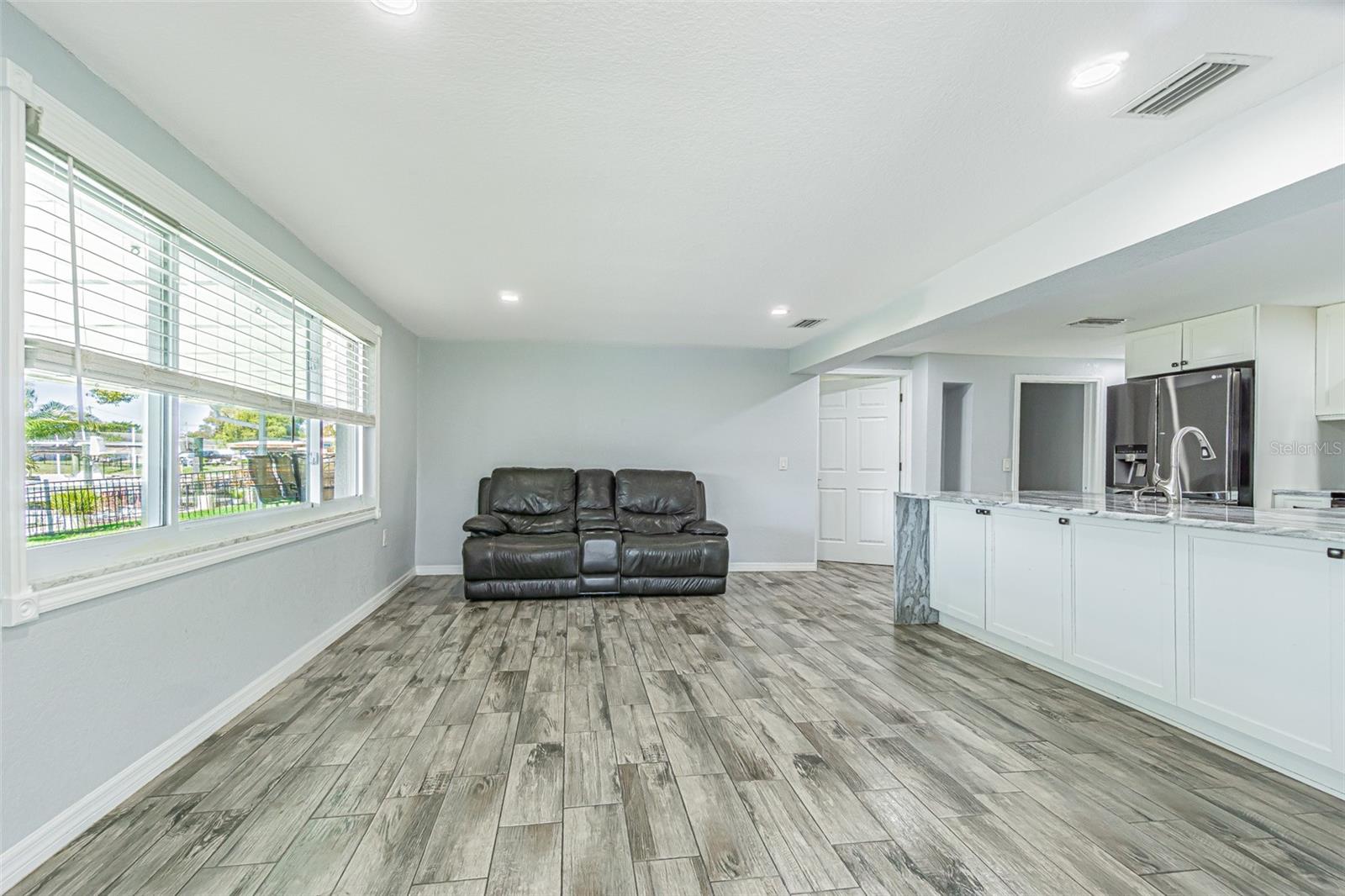 Image 11 of 45 For 1125 Fernwood Drive