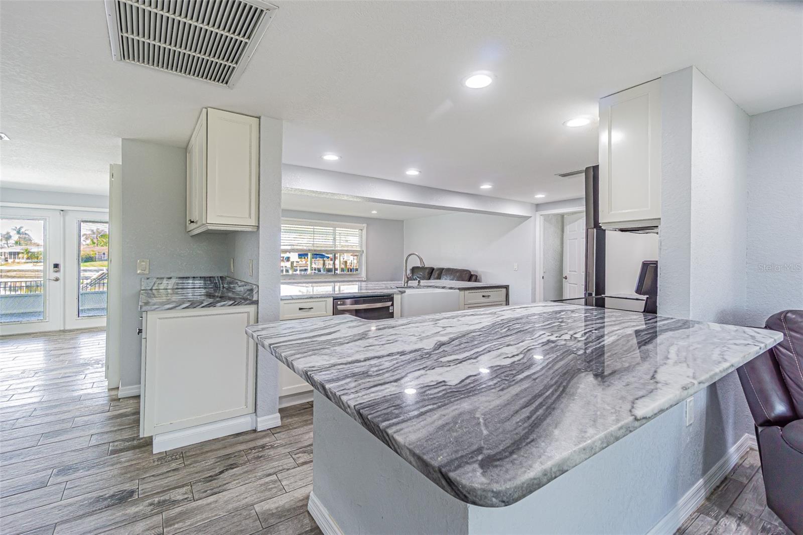 Image 8 of 45 For 1125 Fernwood Drive