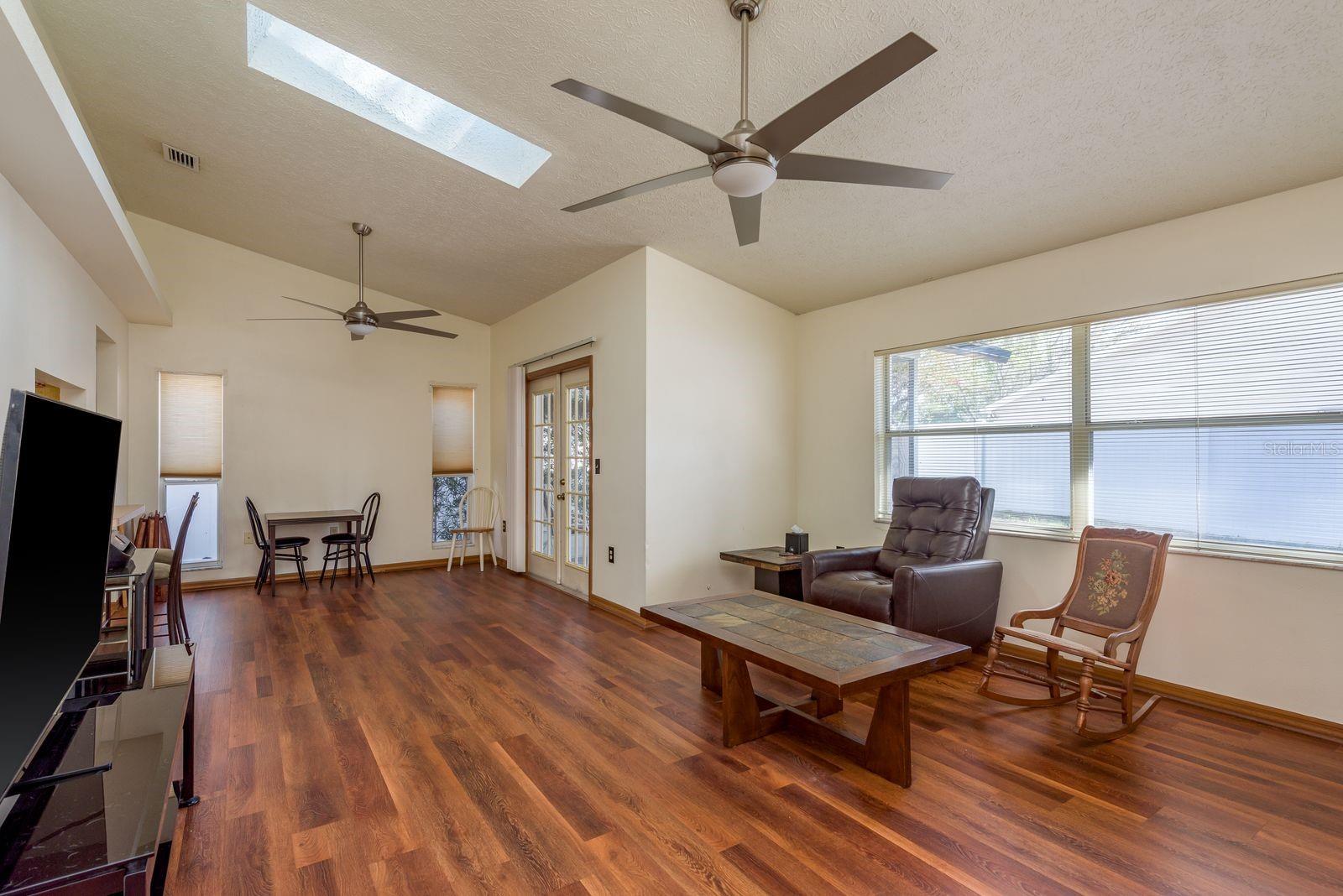 Image 11 of 37 For 752 Brittany Park Boulevard