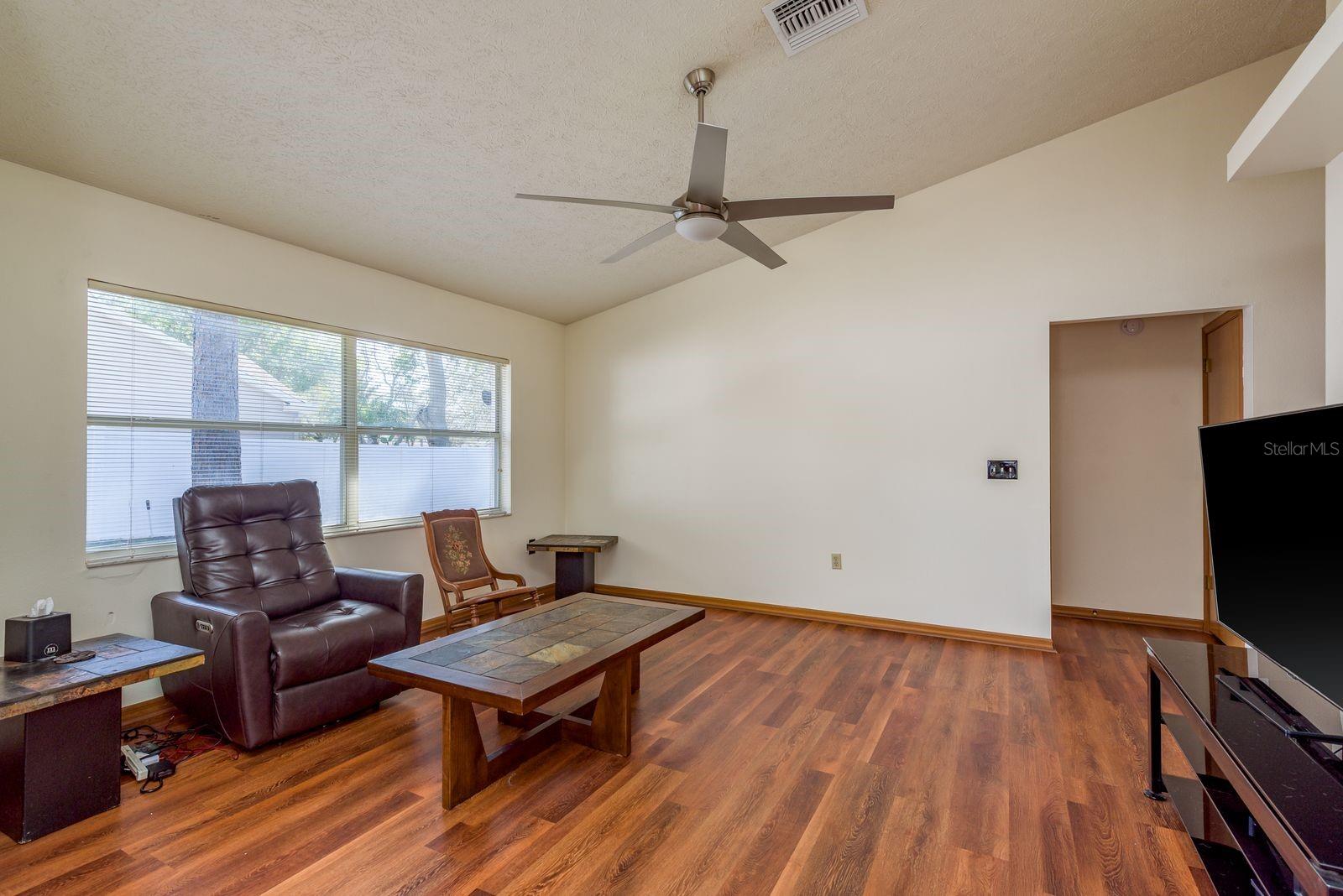 Image 13 of 37 For 752 Brittany Park Boulevard