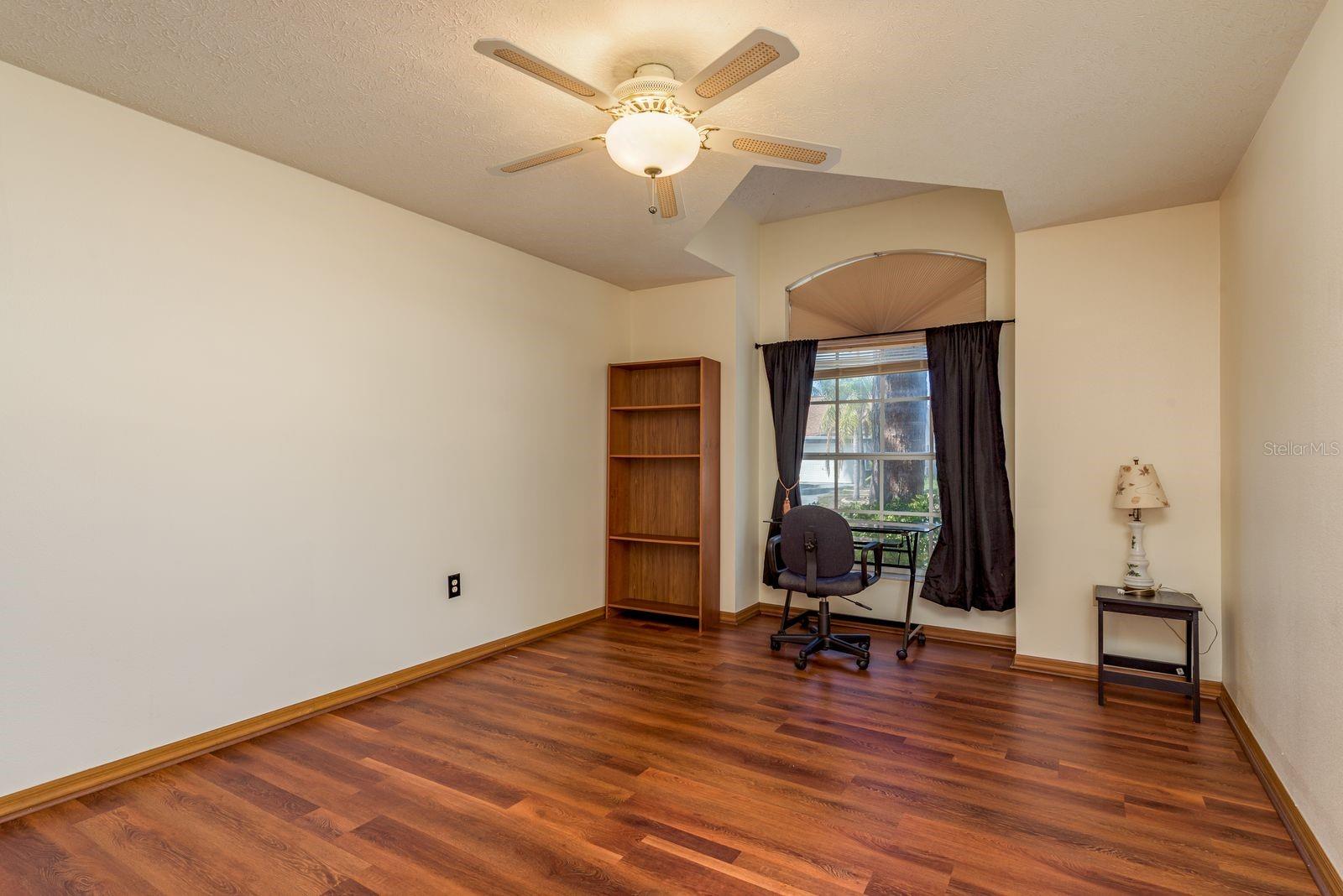 Image 21 of 37 For 752 Brittany Park Boulevard