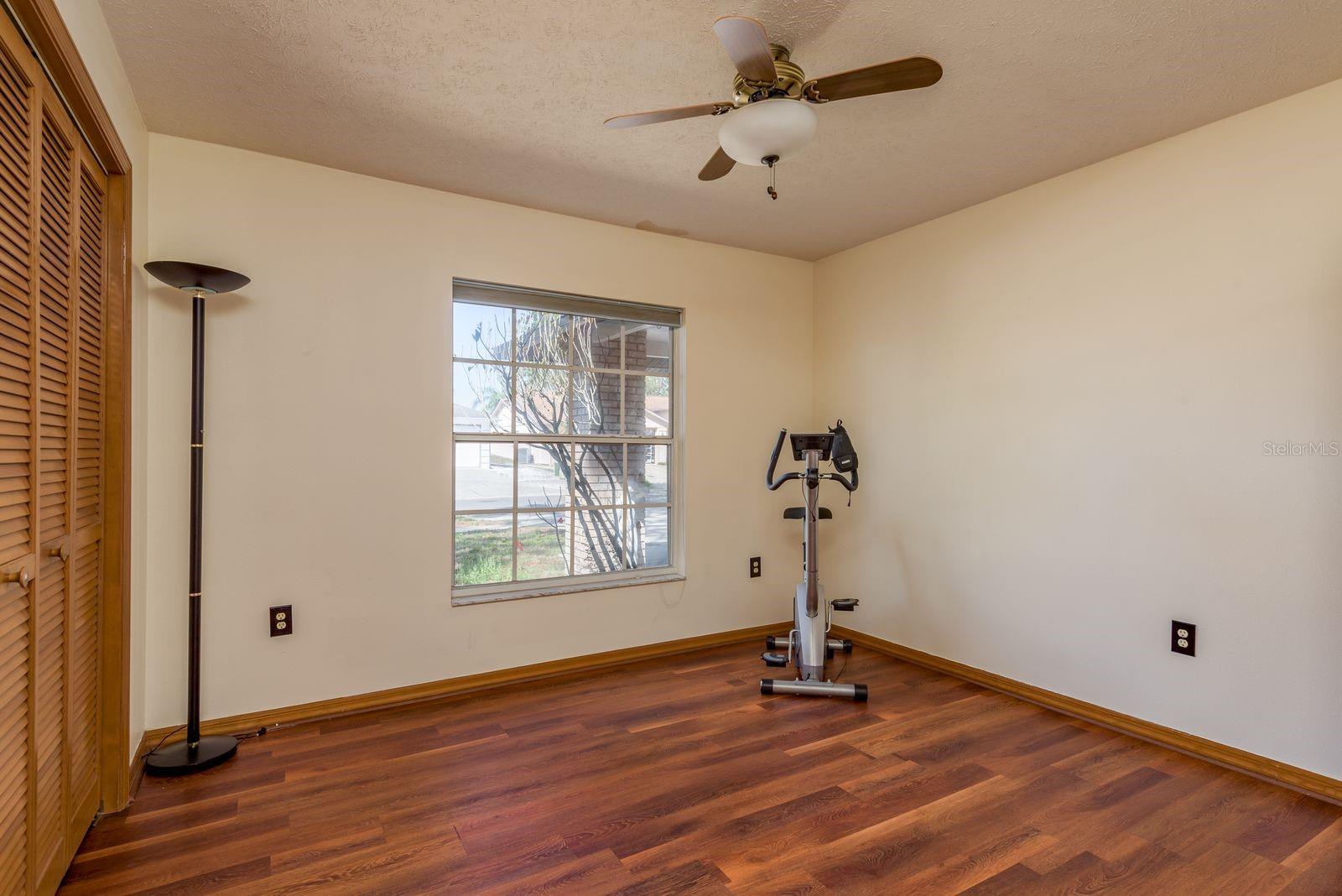 Image 23 of 37 For 752 Brittany Park Boulevard