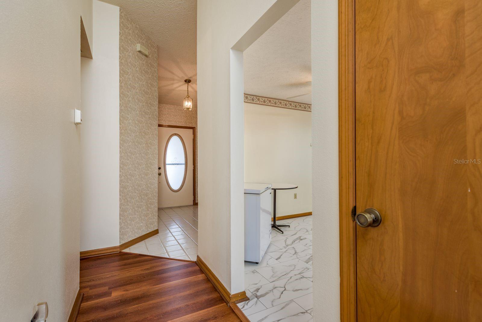 Image 4 of 37 For 752 Brittany Park Boulevard