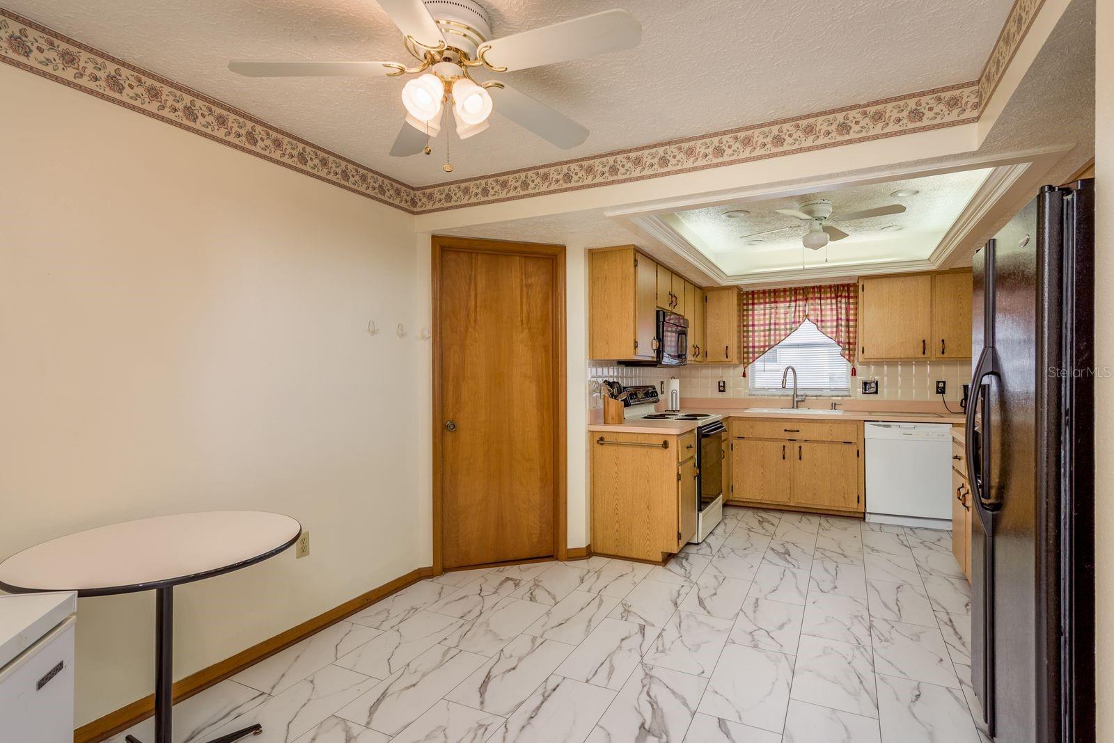 Image 9 of 37 For 752 Brittany Park Boulevard