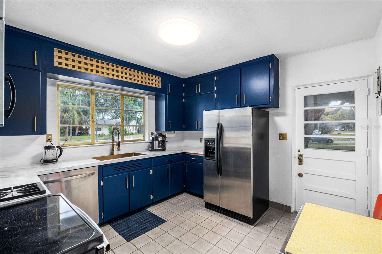 Image 20 of 47 For 2027 Pinecrest Way