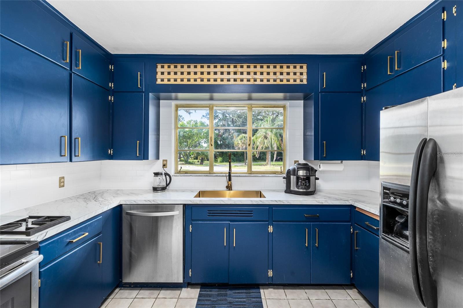 Image 21 of 47 For 2027 Pinecrest Way